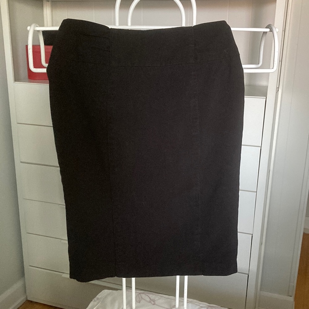 US 2 Black pencil skirt
